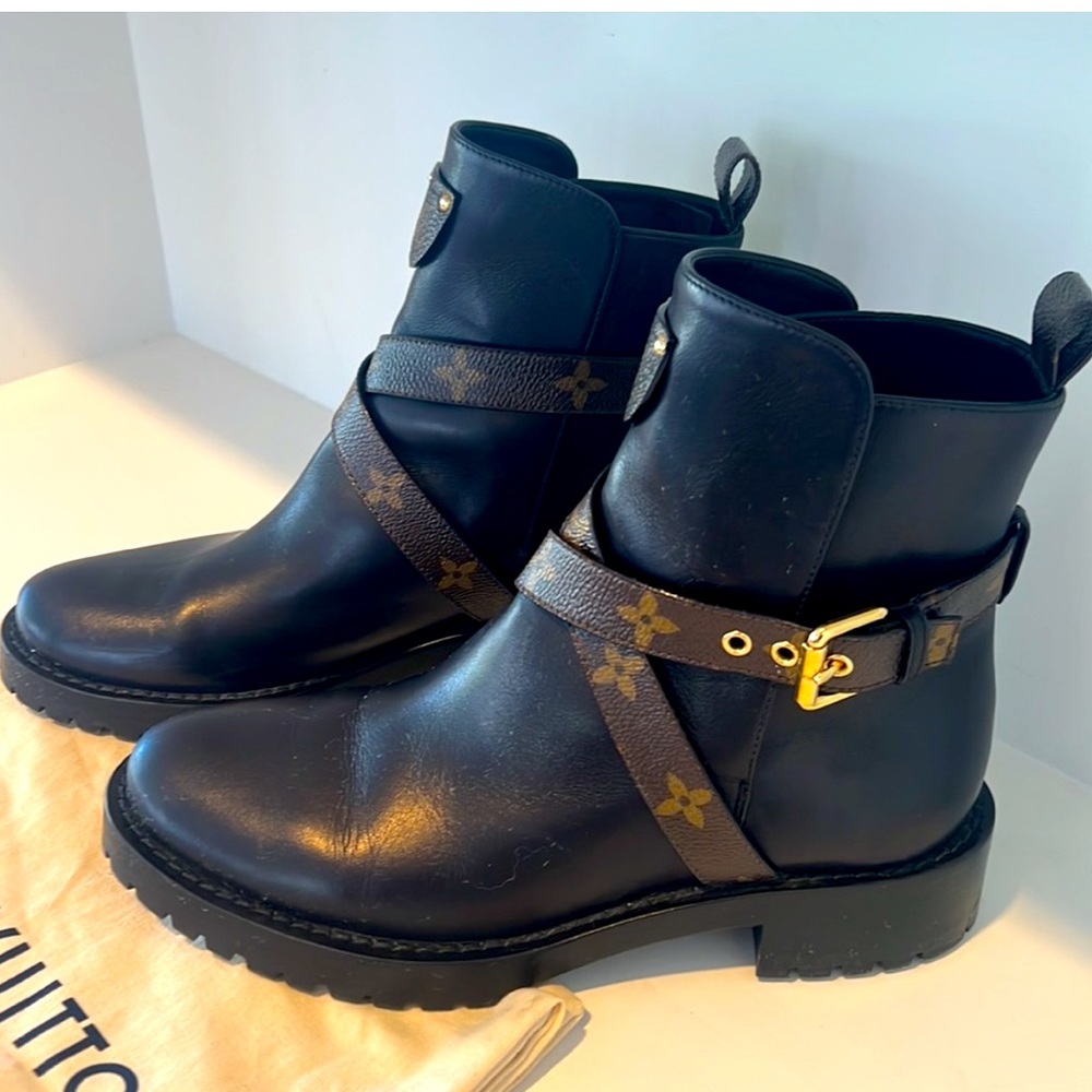 Louis  Vuitton limited edition Moto Ankle Boots 🤎🖤 size 38